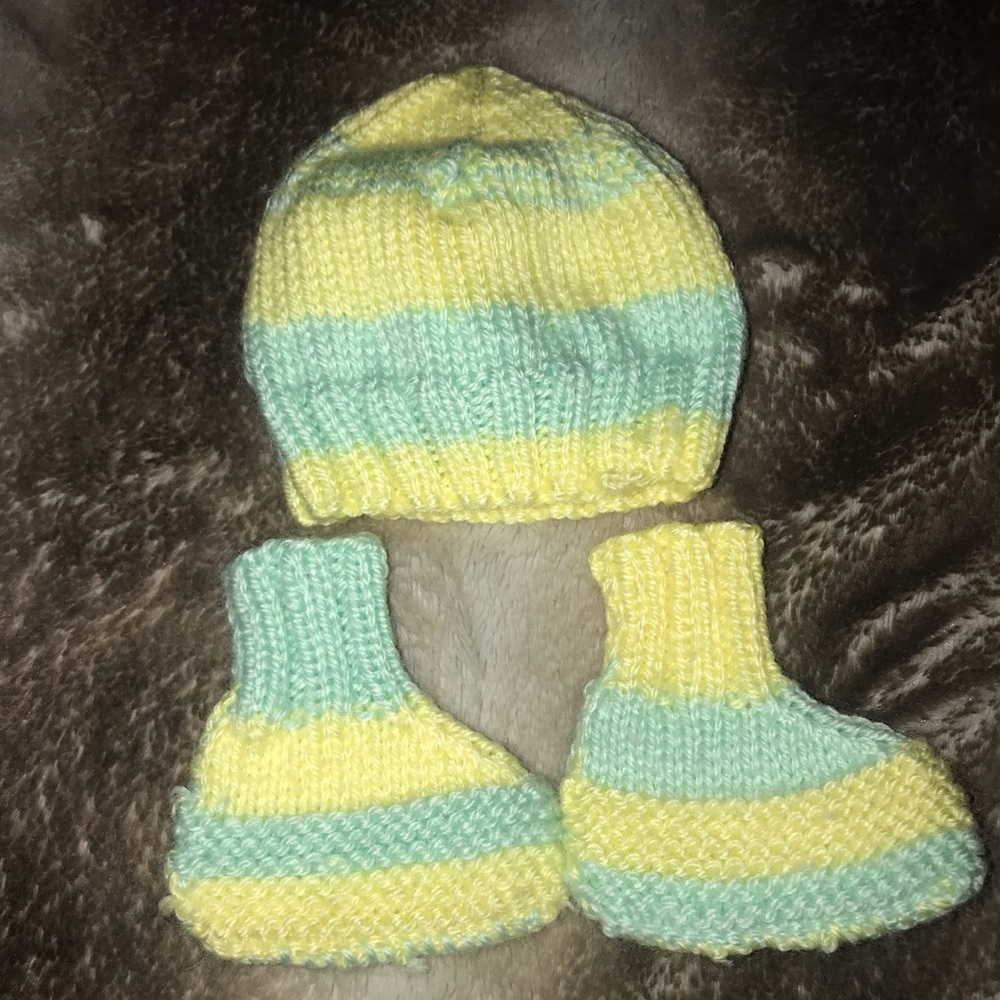 💥SOLD💥 Baby hat with booties